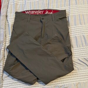 Wrangler Men's Dark Gray All Terrainsz 33/30 pants